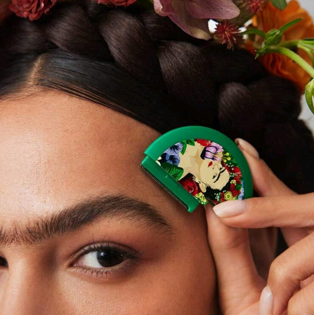 Frida Kahlo , Cuchillo para dar forma a las cejas, 1 Pieza
