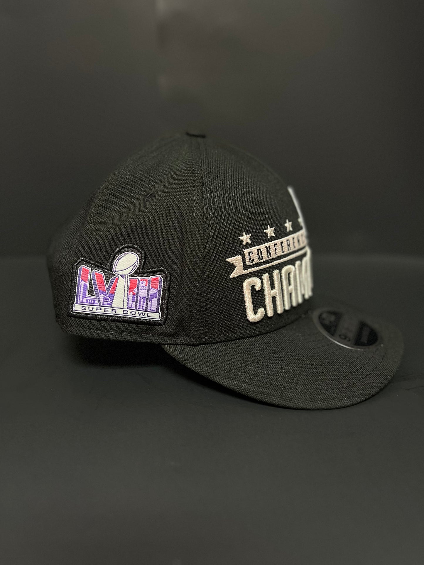 Gorra Ajustable 9FIFTY de Perfil Bajo para Hombre New Era, negra Kansas City Chiefs Super Bowl LVIII Campeones Casillero
