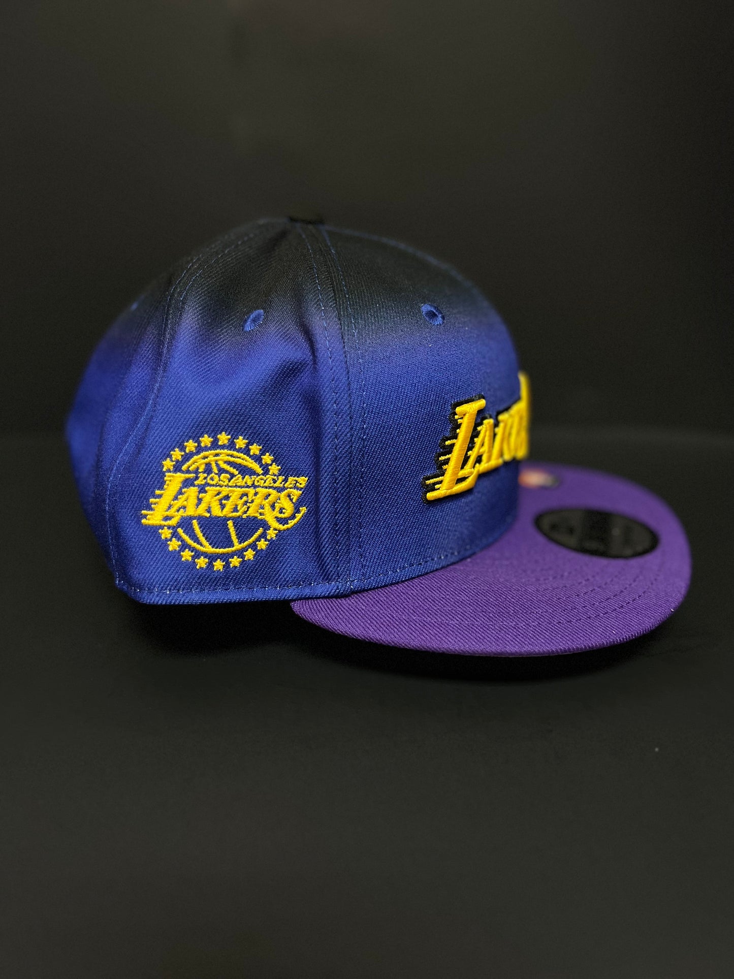 Gorra 59FIFTY Edición Urbana de Los Angeles Lakers Morada, New Era para Hombre 2024/25